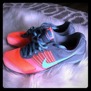 👟 Beautiful colors Nike’s - Like New Cond.